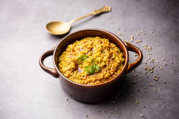  Przepis_na_tradycyjne_kichadi_z_mung_dal_i_komosa_ryzowa_-_Azjanatalerzu.pl_-_600_x_400