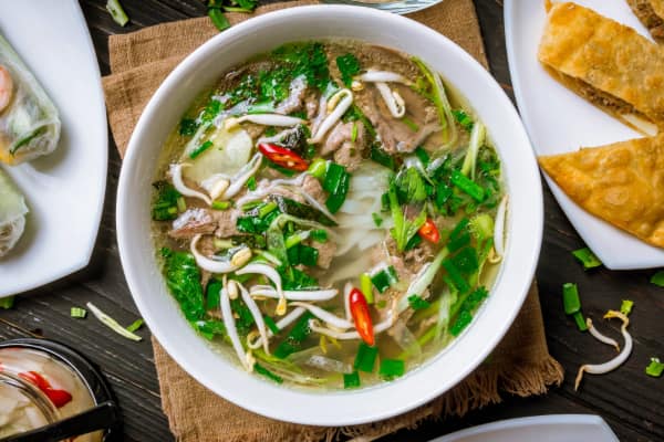 Pho bo – wietnamska zupa z wołowiną