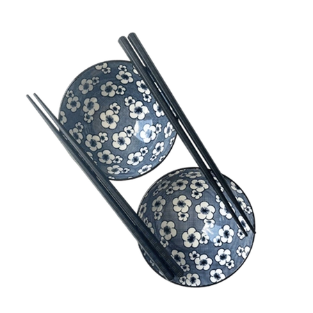 Zestaw niebieskich misek z pałeczkami z motywem białych kwiatków