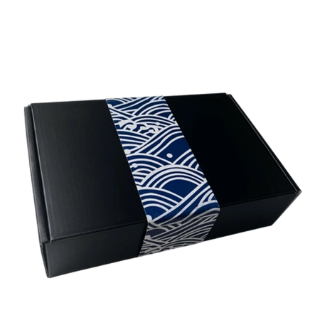 Zestaw niebieskich misek z pałeczkami z motywem białych kwiatków